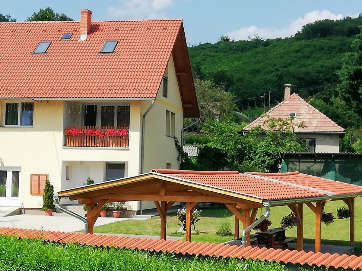 Hotel Lotuszvirag Vendeghaz Szekszárd Exteriér fotografie