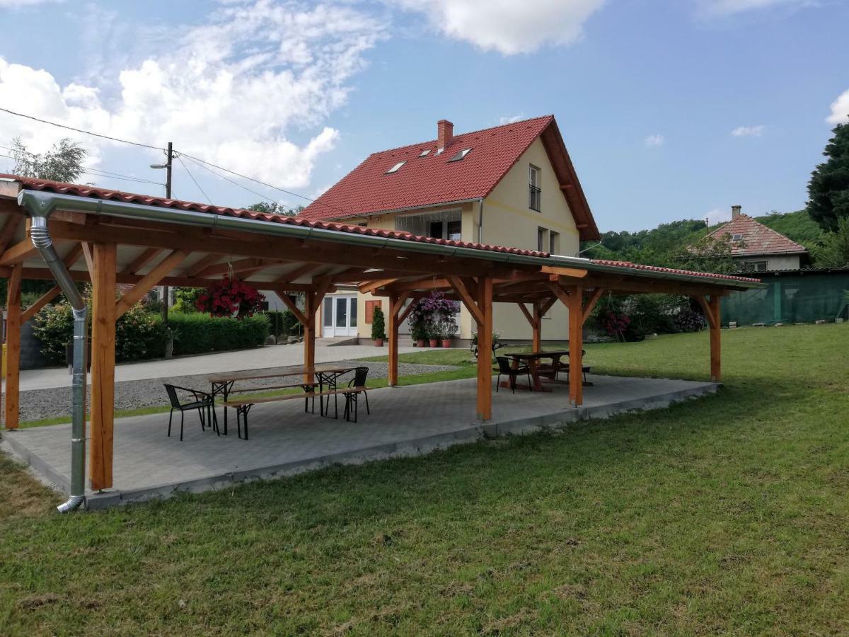 Hotel Lotuszvirag Vendeghaz Szekszárd Exteriér fotografie