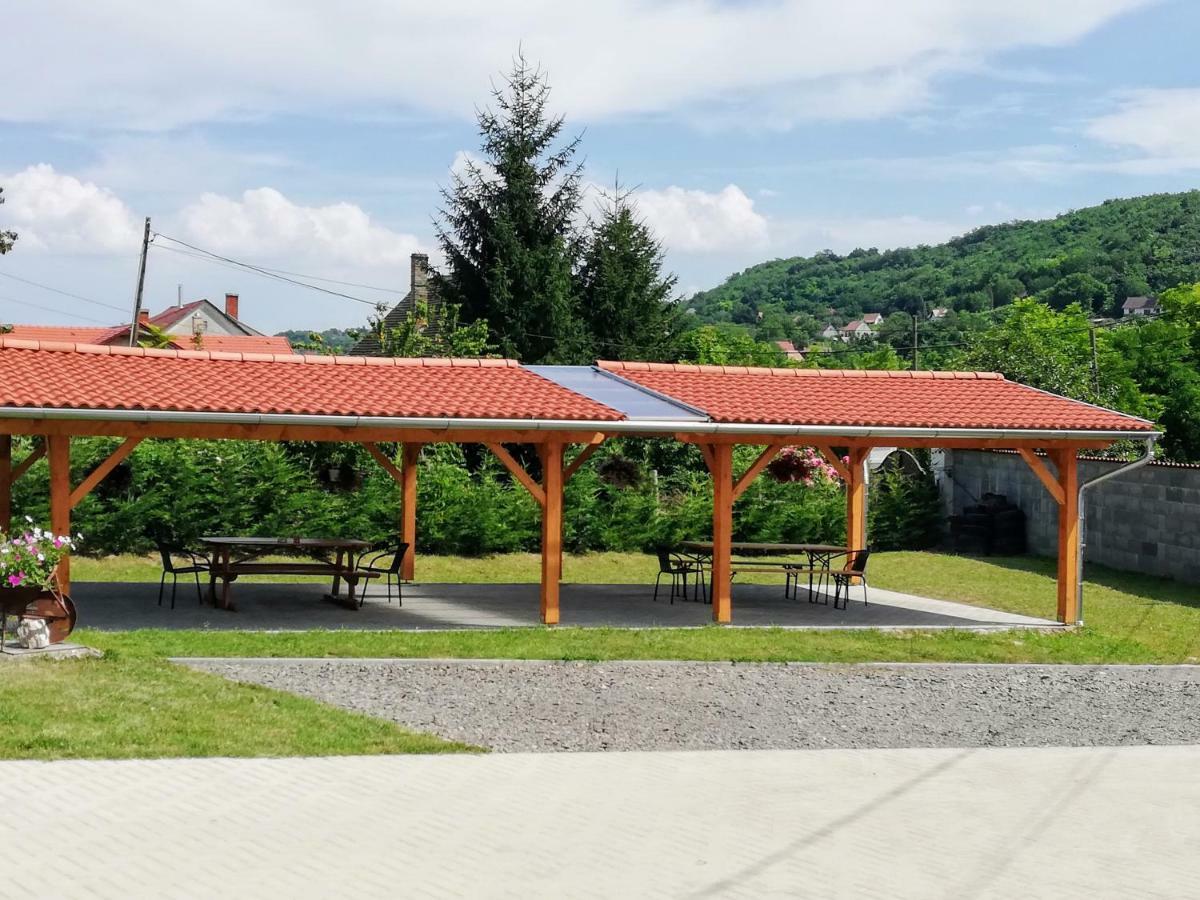 Hotel Lotuszvirag Vendeghaz Szekszárd Exteriér fotografie